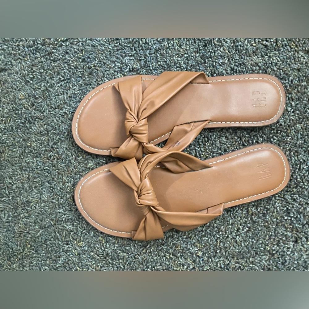 Brown “Gap” slide sandals size 8 only worn a few times